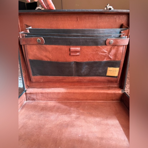 Rare Vintage Leaders in Leather Hand-Tooled Floral Briefcase w/ Combo Lock - Picture 9 of 10